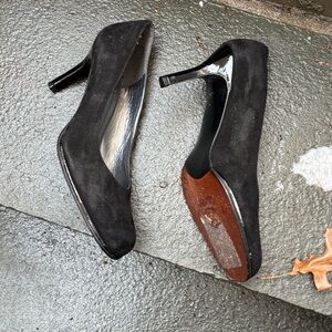 Stuart Weitzman Black 3.5 Suede Heel Made in Spain size 7 Scratches Leather Sole